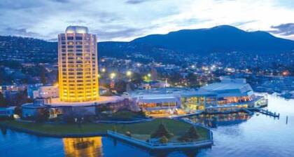 Sandy Bay Unit next to Casino, 5 min to CBD