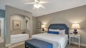 1 bedroom, laptop workspace, iron/ironing board, bed sheets - The Kings Creek Estates (Williamsburg)
