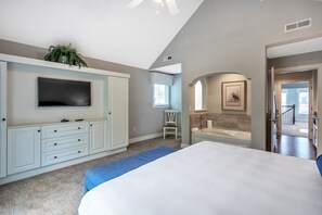 1 bedroom, laptop workspace, iron/ironing board, bed sheets - The Estates at Kings Creek (Williamsburg)