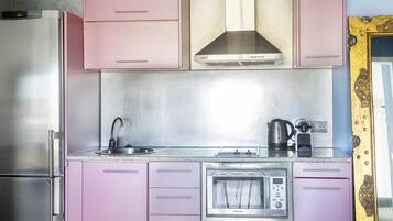 Réfrigérateur, micro-ondes, four, cafetière/bouilloire