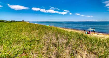 Classic Cape home with full kitchen, W/D, firepit & gas grill - walk to beach