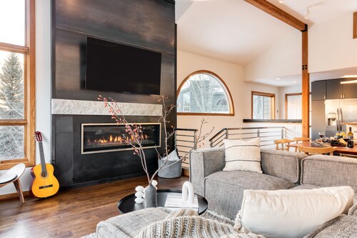Pandora by AvantStay | Modern Mountain Escape in Entrance of Bear Creek Trail