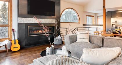 Pandora by AvantStay | Modern Mountain Escape in Entrance of Bear Creek Trail