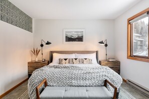 3 habitaciones, escritorio, tabla de planchar con plancha y wifi gratis 