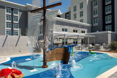 Outdoor pool. Homewood Suites by Hilton Destin
