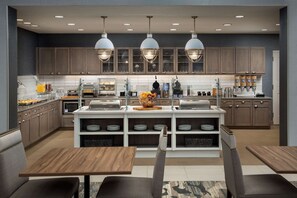 Free daily breakfast - Homewood Suites by Hilton Destin (Destin)