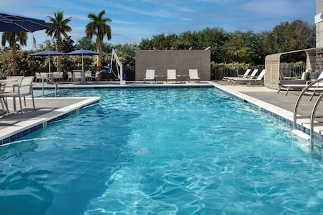 Outdoor pool. Homewood Suites by Hilton Destin