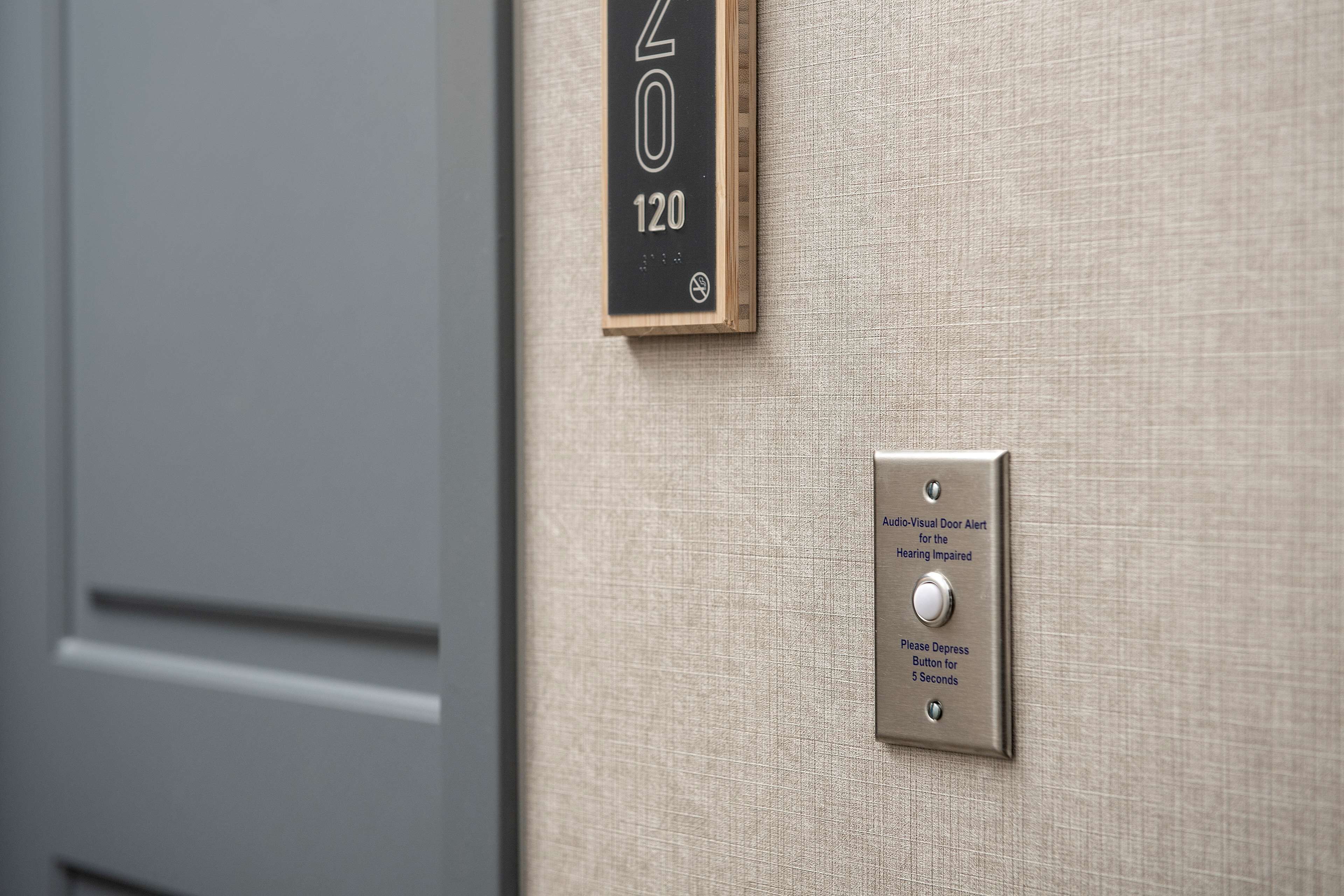 desk, free cots/infant beds, bed sheets