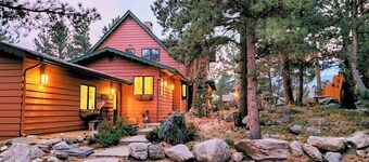 Private Mountain Tranquility for large families near Rocky Mountain National Pk!