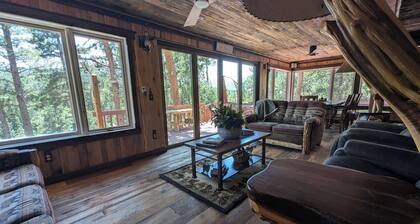 Private Mountain Tranquility for large families near Rocky Mountain National Pk!