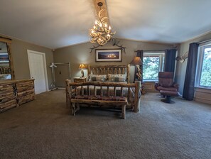 4 bedrooms, desk, iron/ironing board, WiFi