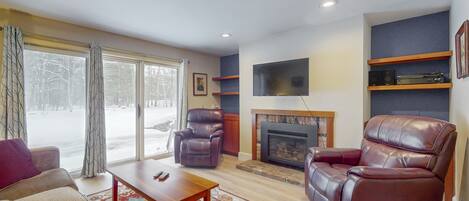 TV, fireplace, stereo