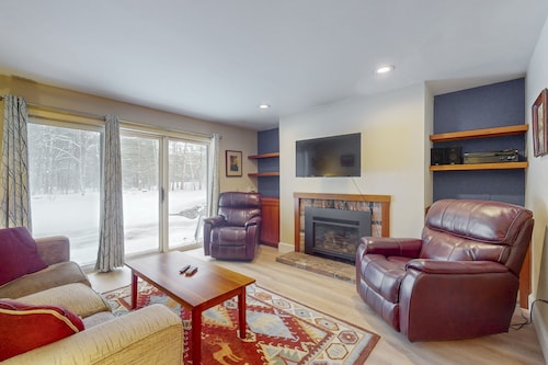 Inviting condo near skiing and golf, with fireplace and deck