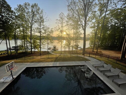 New Lakefront Oasis with Private Heated Pool