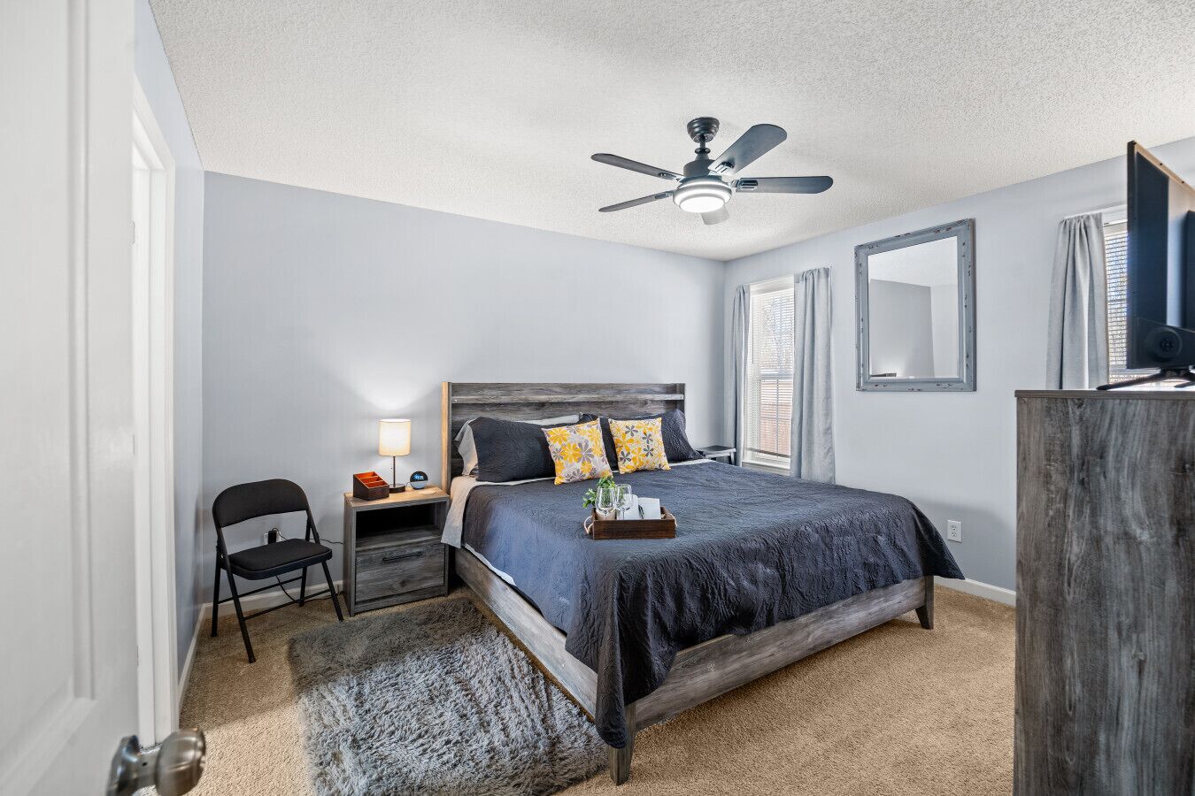 Desk, iron/ironing board, free WiFi, bed sheets