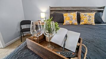 3 bedrooms, desk, iron/ironing board, free WiFi