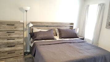 3 室のベッドルーム、デスク、アイロン / アイロン台、WiFi (無料)