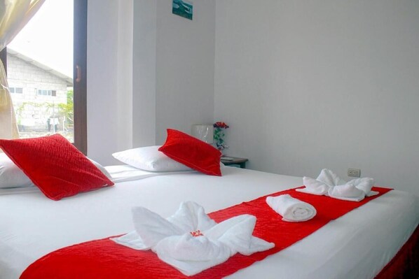 Deluxe Double Room, 1 Queen Bed, Mountain View | Down comforters, desk, free WiFi, bed sheets - Cielo Azul Galápagos Hotel (Puerto Villamil)