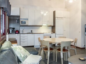 Fridge, microwave, dishwasher, cookware/dishes/utensils