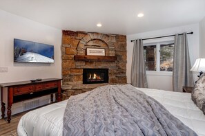 3 bedrooms, desk, iron/ironing board, WiFi