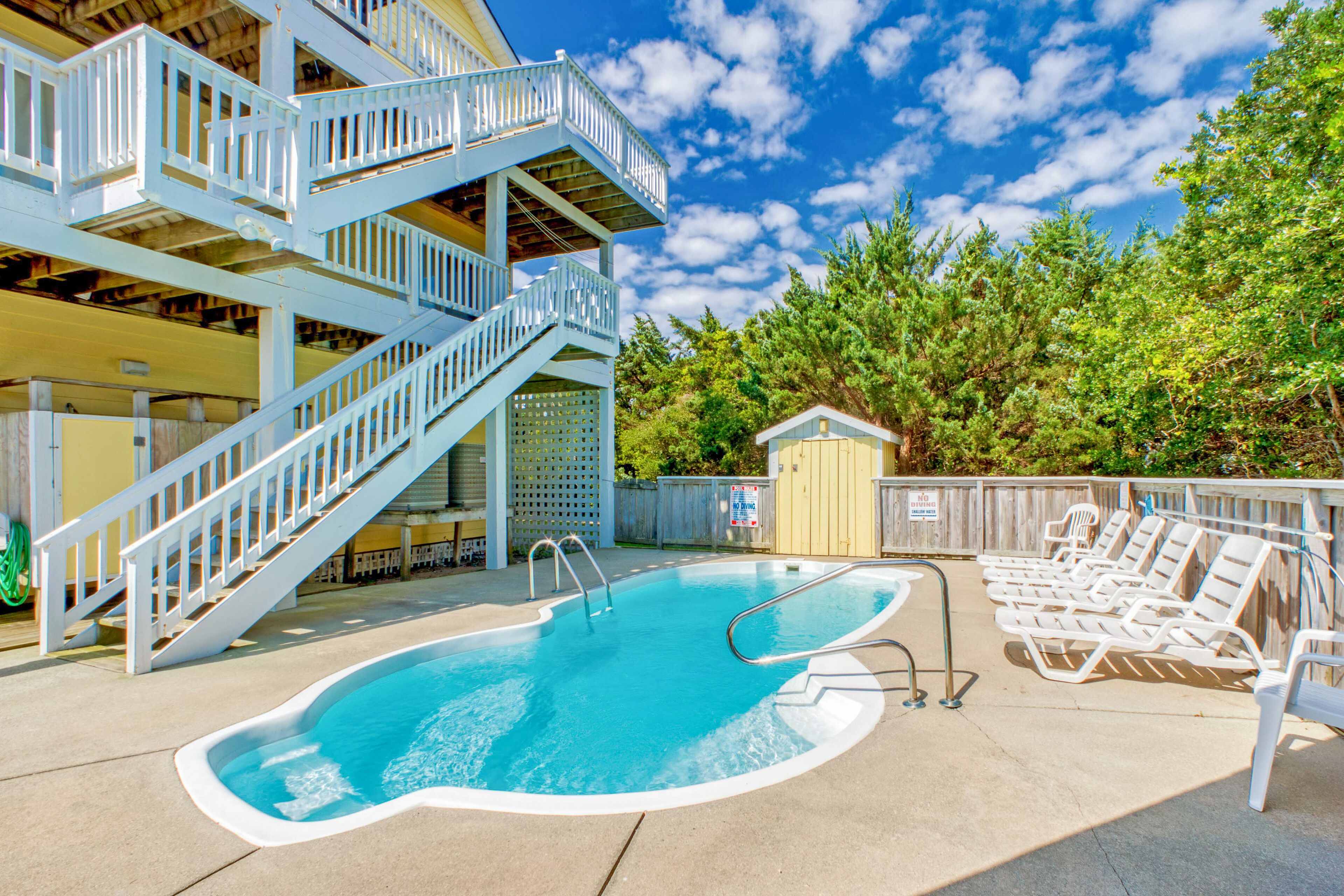 Spacious dog-friendly haven with private pool, hot tub, pool table, & AC