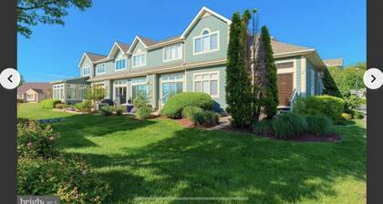 The Villa at Cottonwood Lane