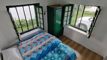 2 bedrooms, bed sheets
