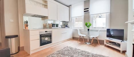 Fridge, microwave, oven, stovetop