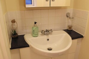 淋浴/盆浴组合、吹风机、毛巾