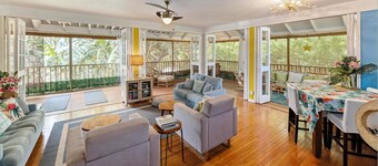 Aloha Luxe Molokai Beachhouse. Perfect for single, couples, or groups 3bdrm/2bth