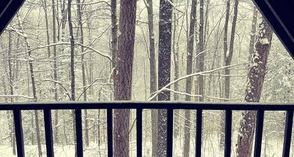 The Getaway - Wi-Fi - Pet friendly - 45 Acres - New Deck
