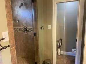 Suihkun ja ammeen yhdistelmä