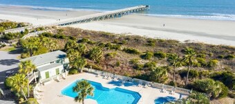 Modern Ocean Front Condo!! Community Pool & Pier!