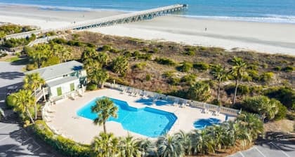 Oceanfront 1st Floor Condo!! Community Pool & Fishing Pier! In the Heart of IOP!