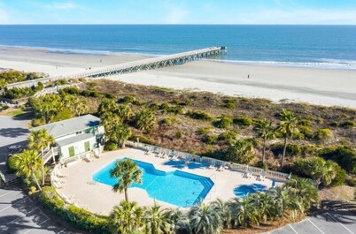 Oceanfront 1st Floor Condo!! Community Pool & Fishing Pier! In the Heart of IOP!