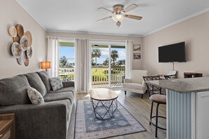 TV - Oceanfront 1st Floor Condo!! Community Pool & Fishing Pier! In the Heart of IOP! (Isle Of Palms)