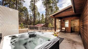 Studio (3 Bedrooms) | Property amenity