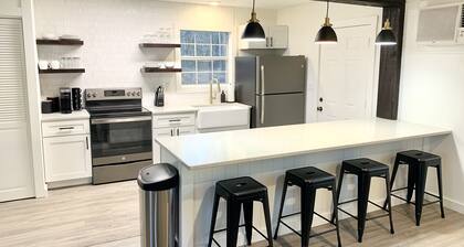 Guest House with Hot Tub, 10min from Lake Norfork!