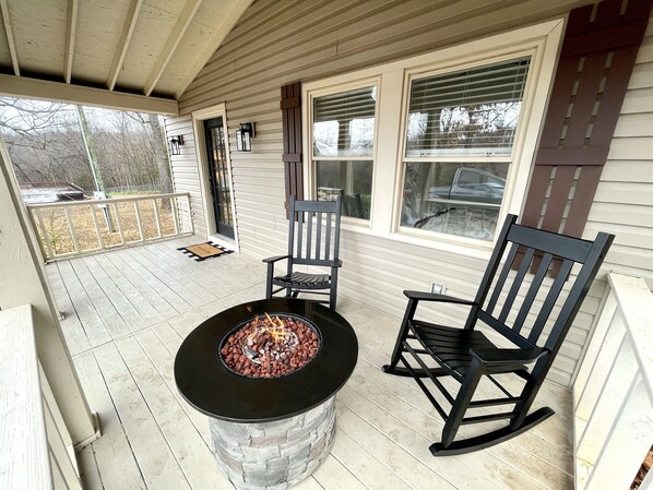 Terrace/patio - Guest House with Hot Tub, 10min from Lake Norfork! (Mountain Home)