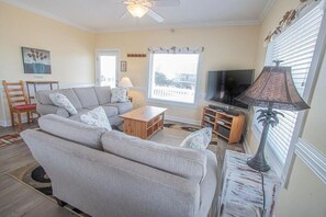 Living area - Sun Kissed 5 Bedroom Home by RedAwning (Supply)