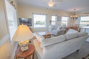 House, 5 Bedrooms | Living area - Sun Kissed 5 Bedroom Home by RedAwning (Supply)