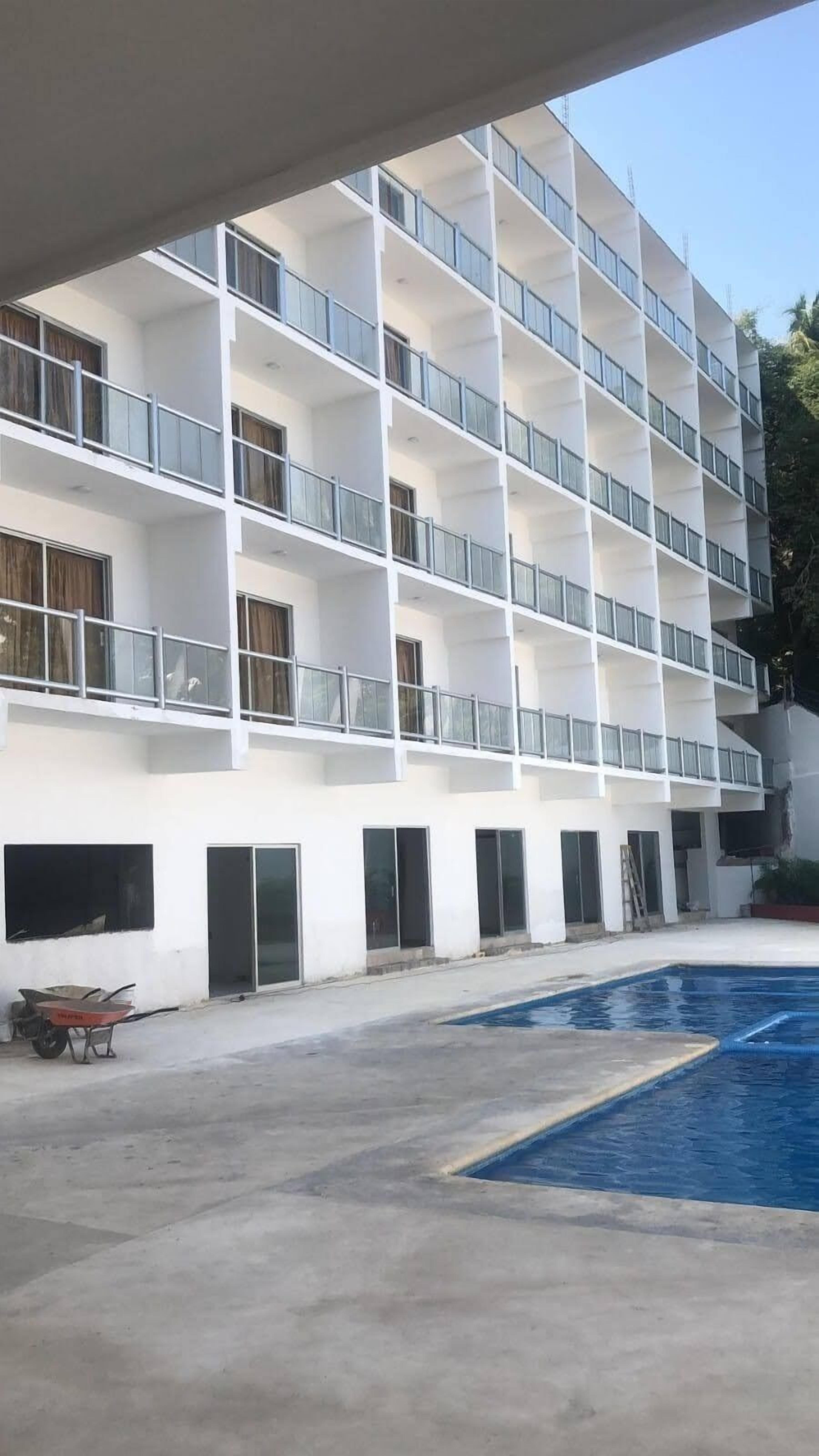 Vista frontal de la propiedad