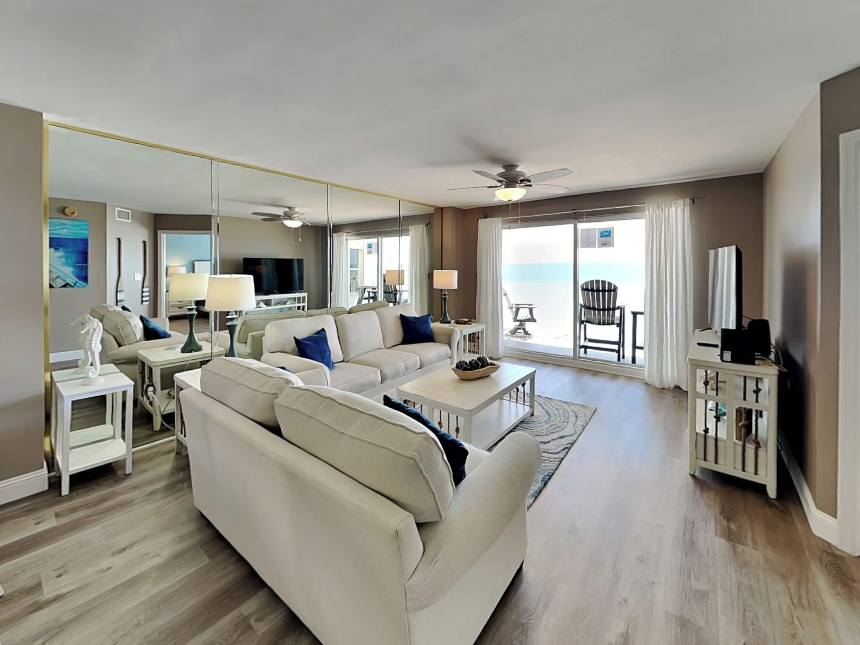 شقة - عدة أسرّة - بشرفة - بمنظر للمحيط (#904 - Pets) | منطقة المعيشة