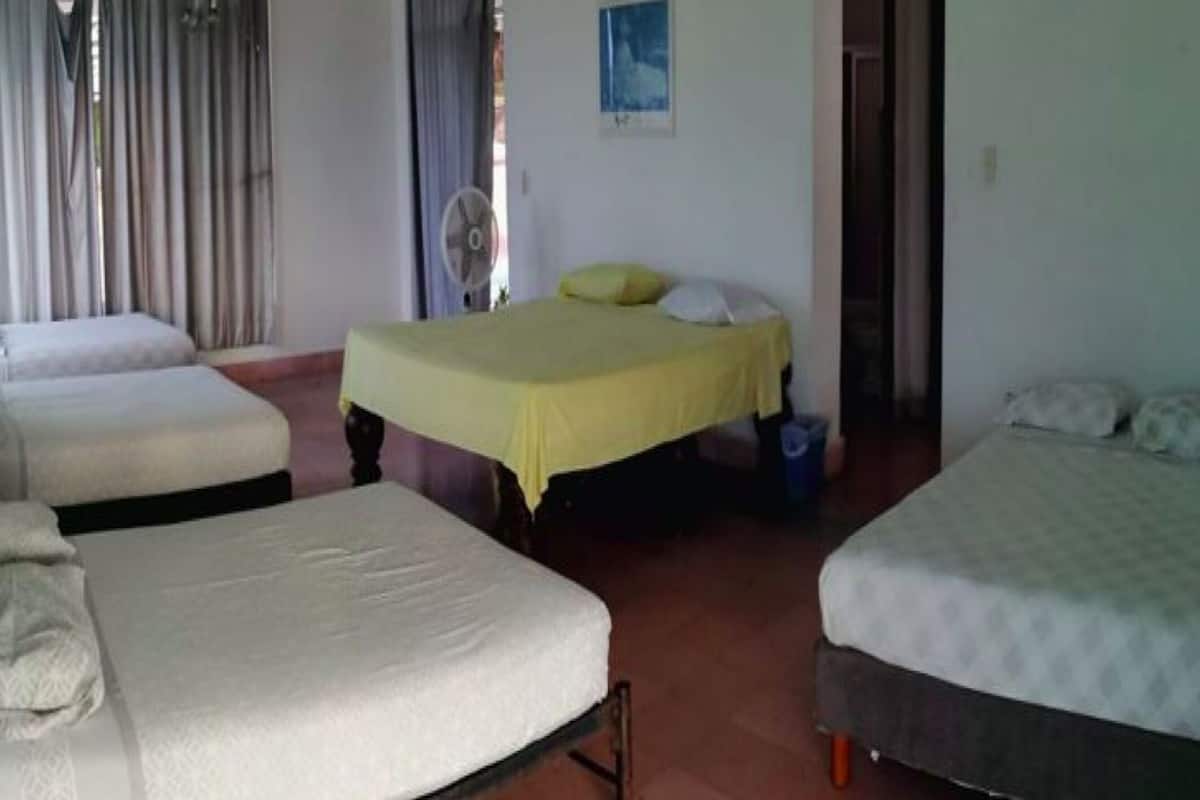 Habitación triple clásica | Wifi gratis y ropa de cama