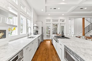 Fridge, microwave, oven, stovetop - Pet Friendly WaterColor 4BR Home in the Lake District (Santa Rosa Beach)