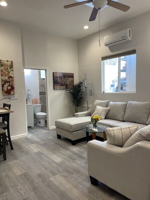 Smart TV - Oasis close to the Beach. Amenities and Convenient and Quiet. 2 Bed 3 Bath (Encinitas)