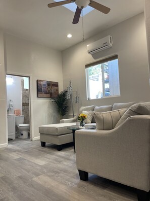 Combined shower/bathtub, hair dryer, towels, soap