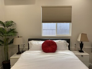 2 bedrooms, iron/ironing board, free WiFi, bed sheets - Oasis close to the Beach. Amenities and Convenient and Quiet. 2 Bed 3 Bath (Encinitas)