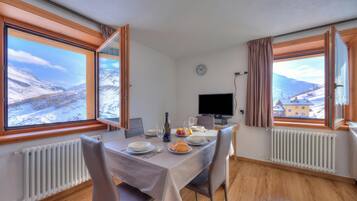 Apartamento família, 1 quarto, micro-ondas (Fiocco Di Neve Ski in- Ski out 10m) | Parte interna