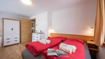 Apartamento família, vários quartos (Fiocco Di Neve Ski in- Ski out 10m) | 1 quarto, Wi-Fi de cortesia, roupa de cama